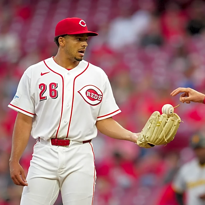 Reds look to sweep Rangers with Chase Burns on the mound