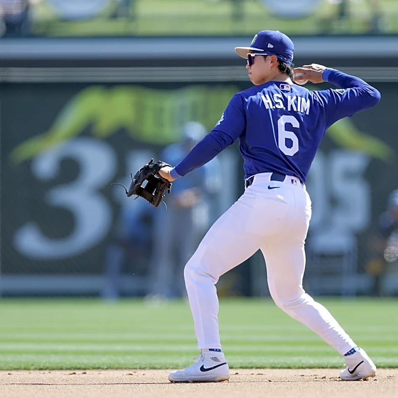 Mookie Betts on injured list, Dodgers call up Hyeseong Kim