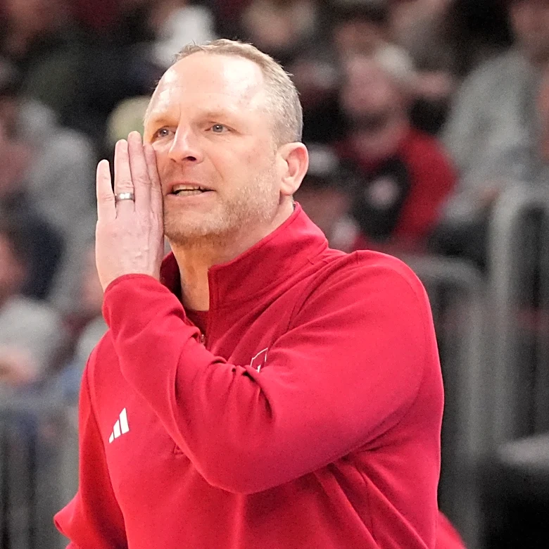 Is next season tournament or bust for Indiana, Darian DeVries? Fans weigh in