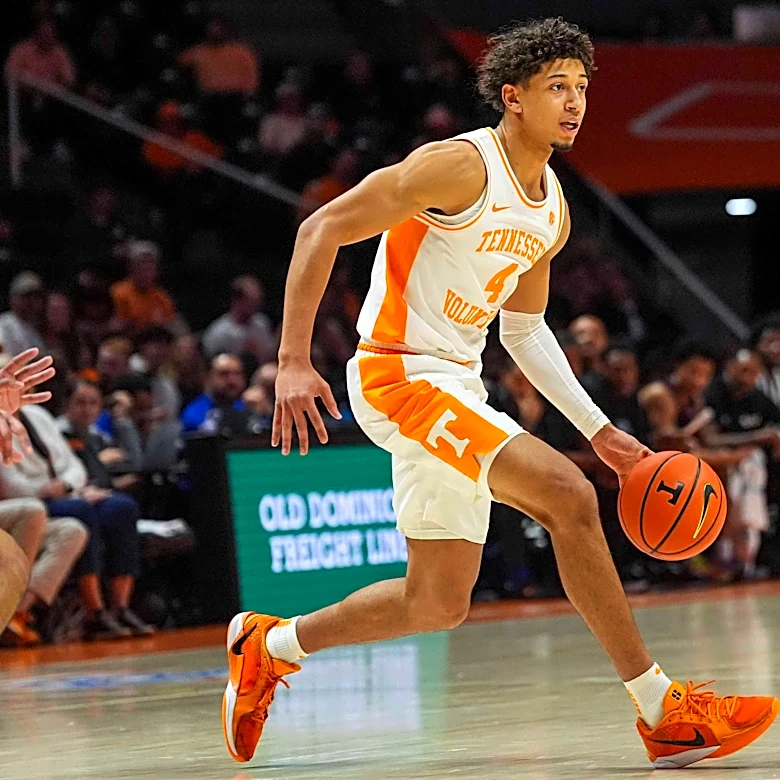 Clarence Massamba to enter transfer portal