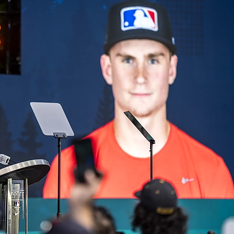 Colt Emerson chooses the Mariners