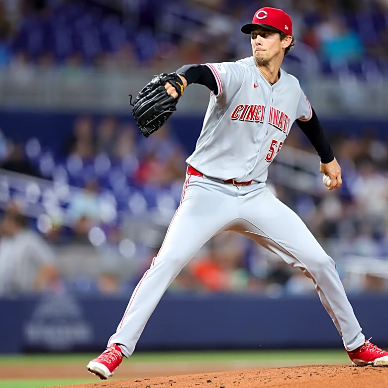 Streaking Reds pull out another close win, this time against the Marlins