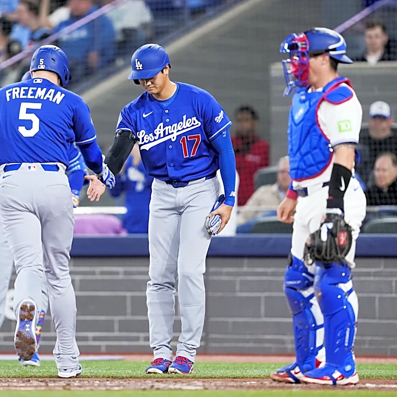 Dodgers high-octane road trip continues with rout in Toronto