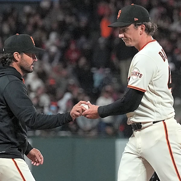 Giants blow lead, lose 6-4 to Phillies