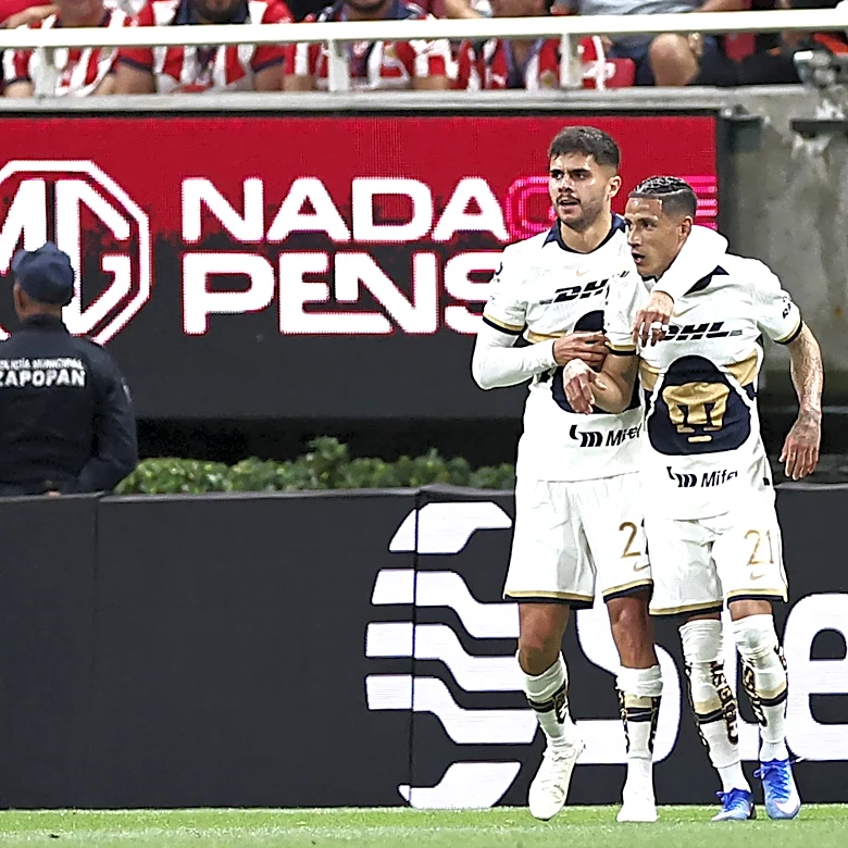 Late goal gives Chivas a tie against Pumas