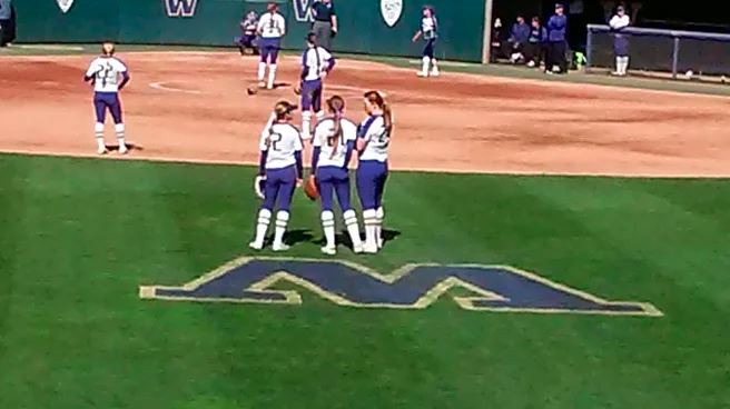 UW Softball Weekly Roundup: Winning Streak Ends in NoCal