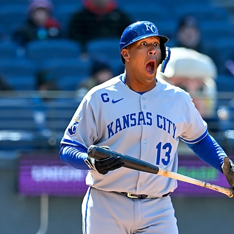 Royals bats as cold as the Cleveland air, Royals lose 2-1