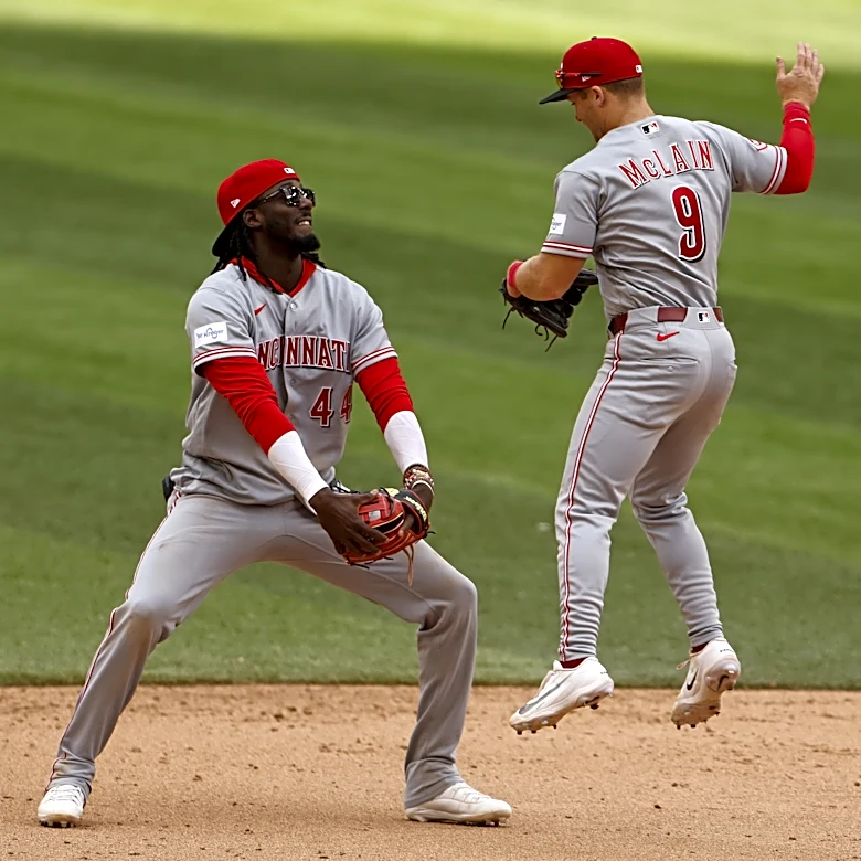 Reds storm back with late rally to beat Marlins in extra innings