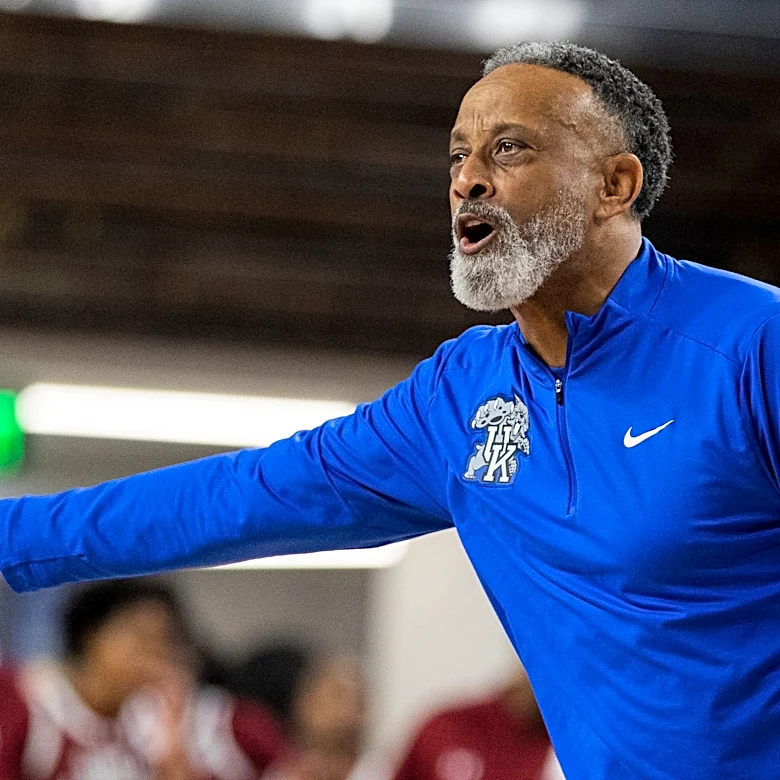 Kenny Brooks sticks with Kentucky Women’s Basketball after job offer from Virginia