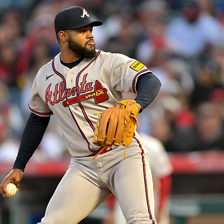 Reynaldo López and Jorge Soler both get ejected for fighting each other