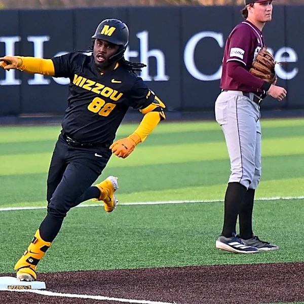 Jordan celebrates in style, Gonzalez shines as Tigers stay hot in 5-2 victory