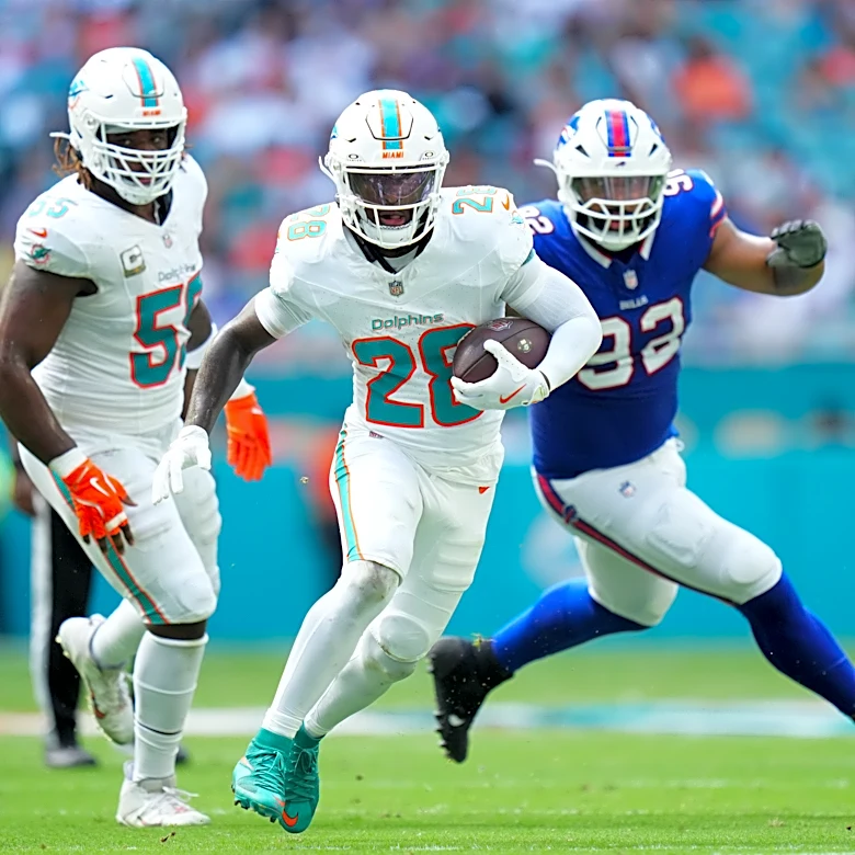 De’Von Achane absent from voluntary OTA’s – The Splash Zone 4/8/26