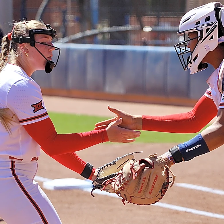 Arizona softball continues climb in national polls