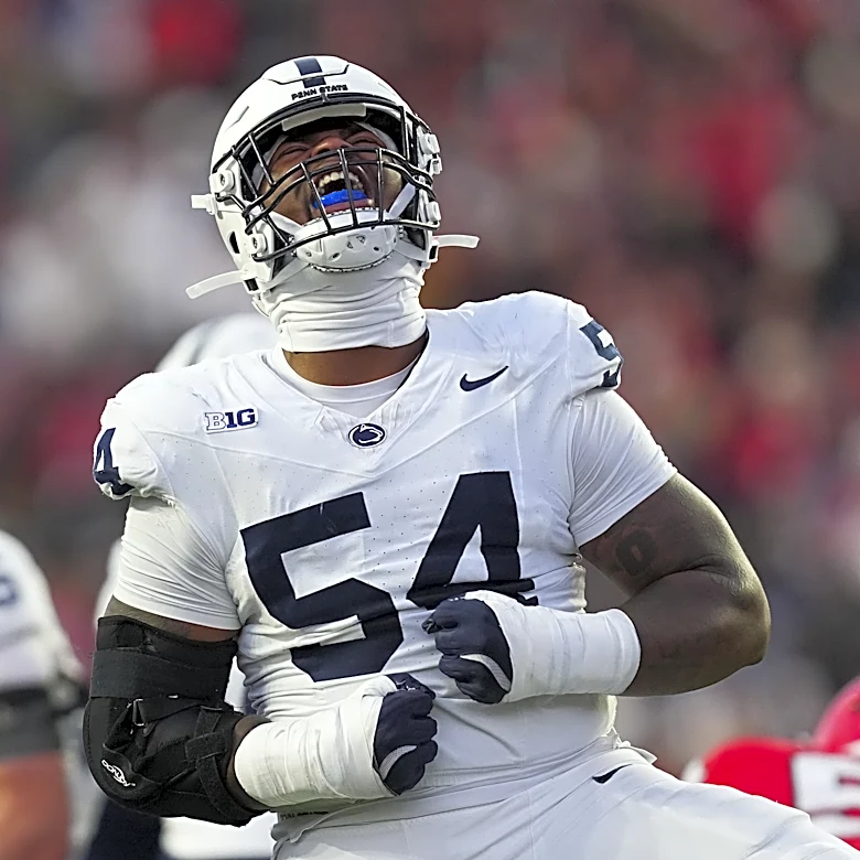 Xavier Gilliam makings plays for Tennessee in spring practice