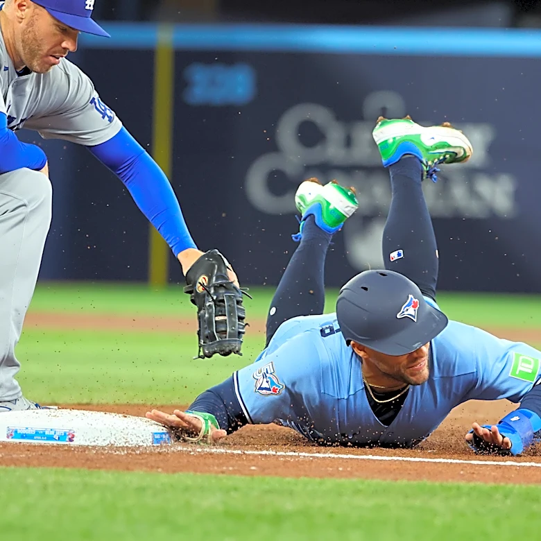 Dodgers end road trip on a whimper, fall to Blue Jays 4-3