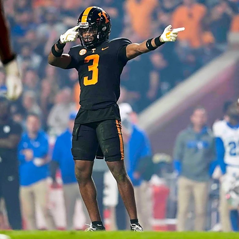 2026 NFL mock draft: Carolina Panthers select CB Jermod McCoy