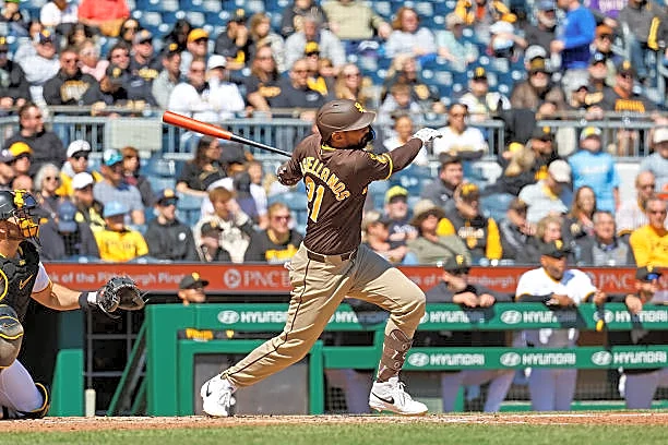 Padres stay rolling, win second consecutive series with all-around game