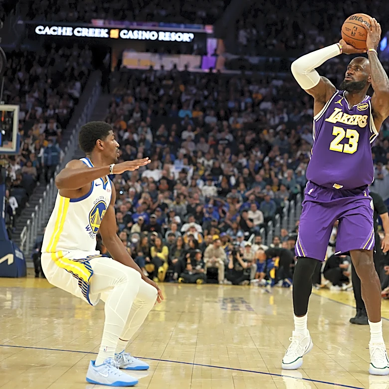 Lakers snap losing streak with rout of Warriors