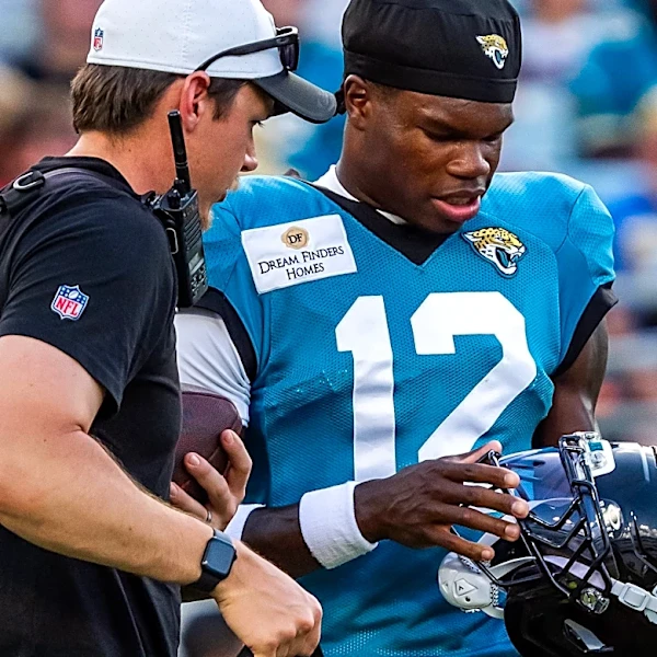 Tweets of the Week: Jaguars’ equipment staff named New Era’s AFC Equipment Staff of the Year and more