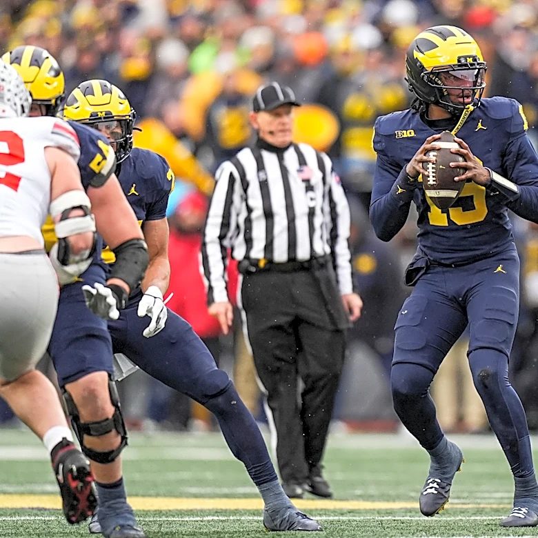 Recruiting Roundup: New QB target visiting Michigan Football this weekend