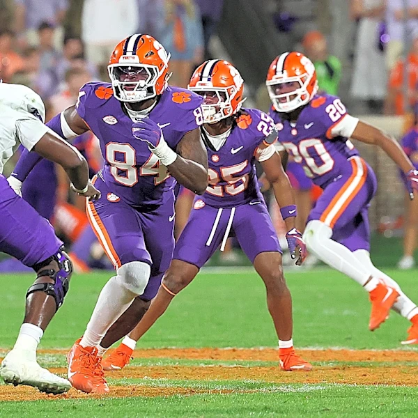 Quacking the Roster: TE Transfer Markus Dixon