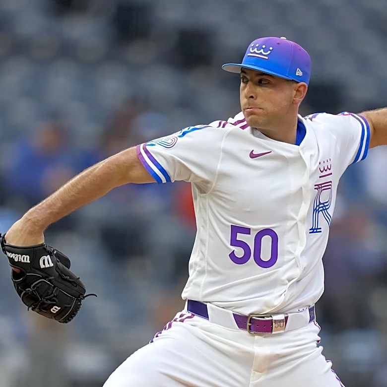 Royals repay White Sox with their own 2-0 victory