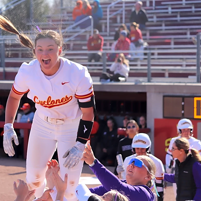Cyclones, No. 19 Cowgirls split doubleheader