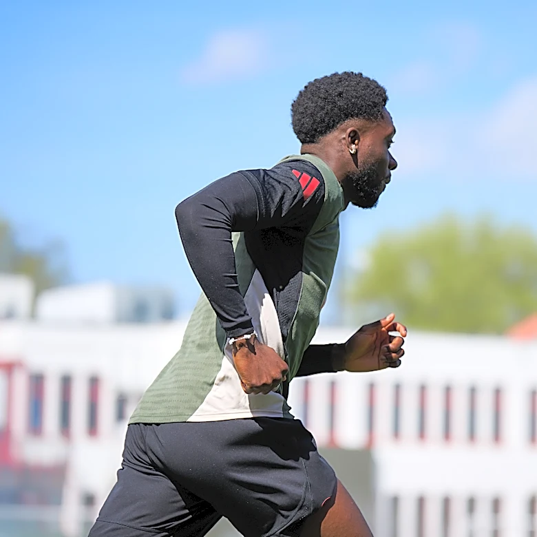 Bayern Munich News: Another odd rumor linking Alphonso Davies to Manchester United; Philadelphia strikes back; and MORE!