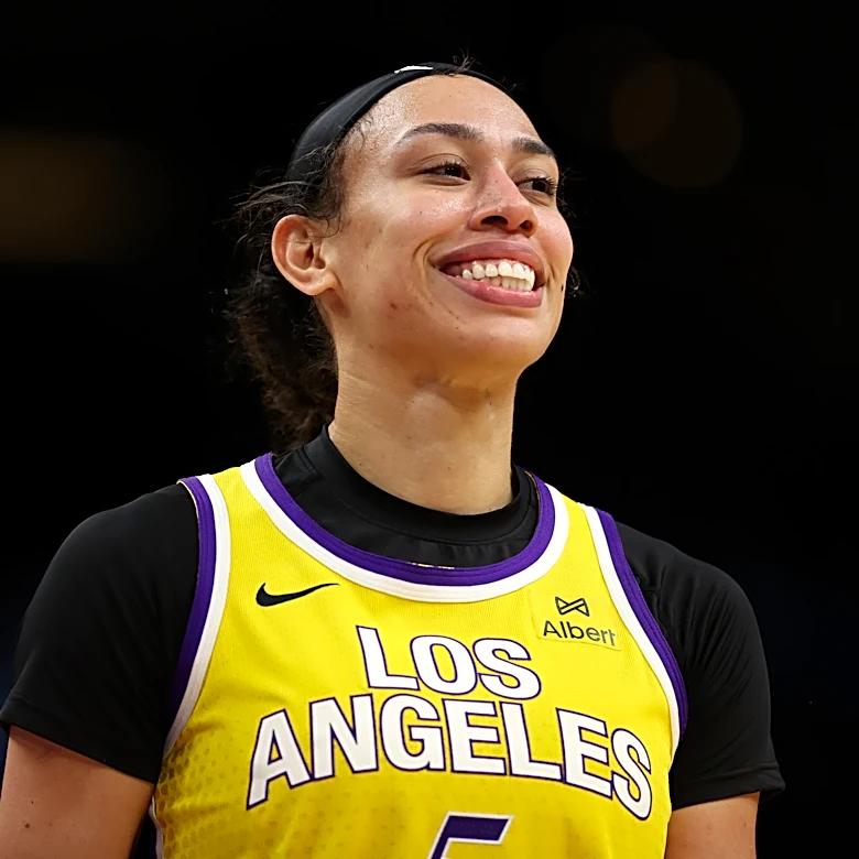 Dearica Hamby re-signs with Sparks