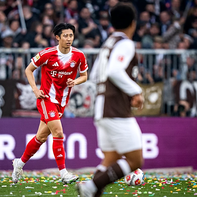 Bayern Munich’s Hiroki Itō motions to be taken off vs. St. Pauli