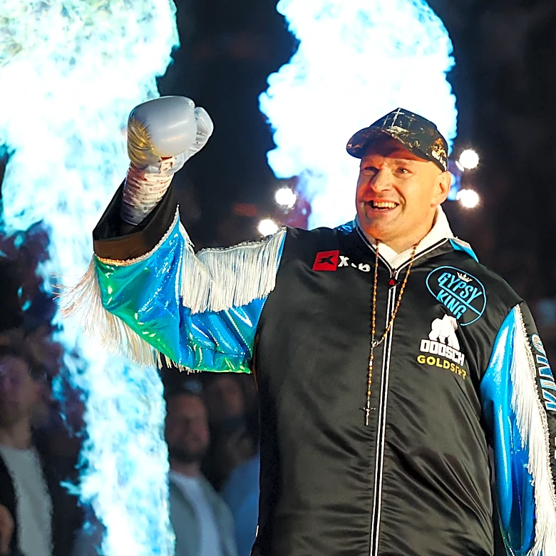 Video: Tyson Fury pays tribute to Ricky Hatton in ring walk for Makhmudov fight