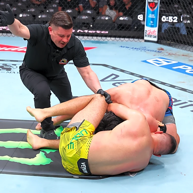 Highlights! Vicente Luque shocks Kelvin Gastelum with signature D’Arce choke finish | UFC 327