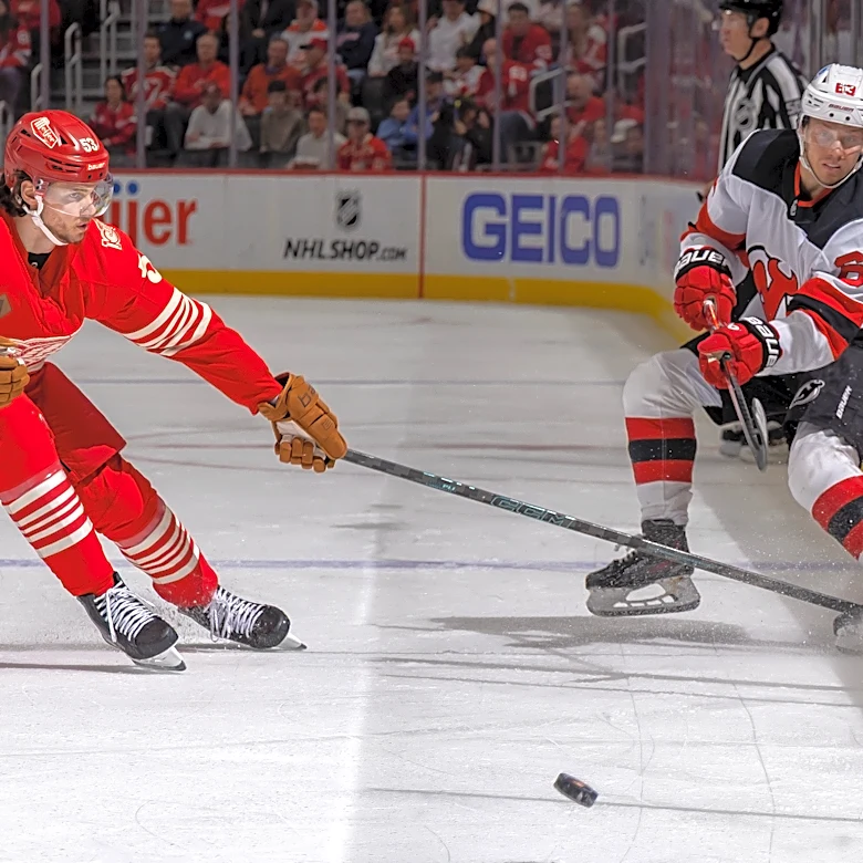 Devils top Red Wings 5-3 in Motown