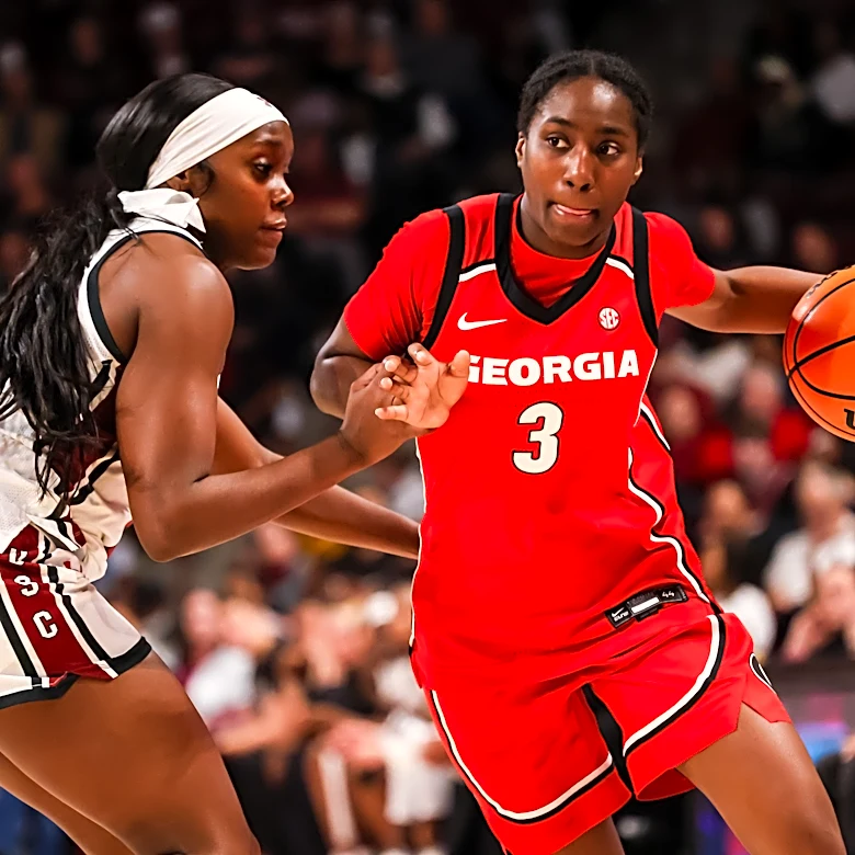 Women’s Basketball: Dani Carnegie commits to the Hawkeyes