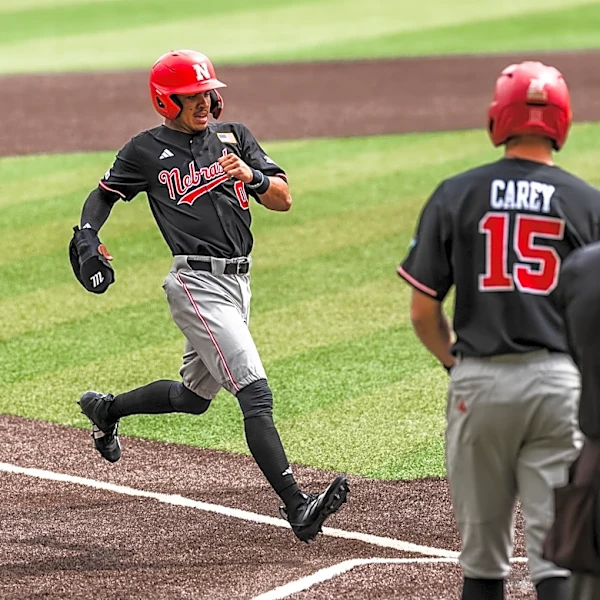 Ducks Win Another Close One Over Nebraska 5-4