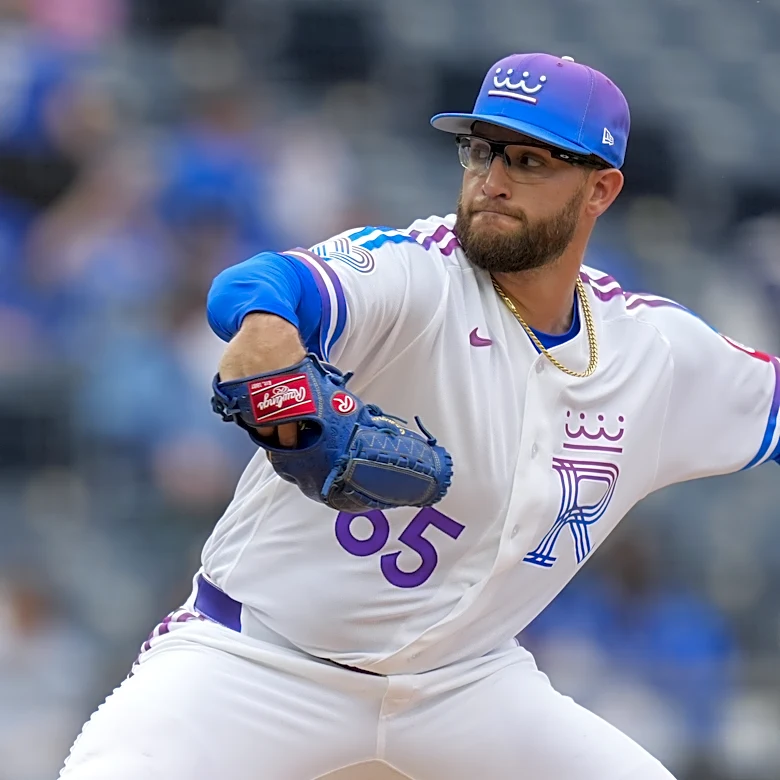 Royals blow lead, split series with White Sox in 6-5 loss