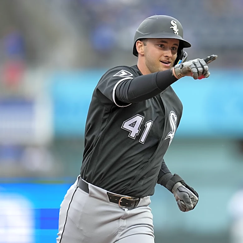 Cannon to the right of them, walks to the left: Sox split series with erratic 6-5 win