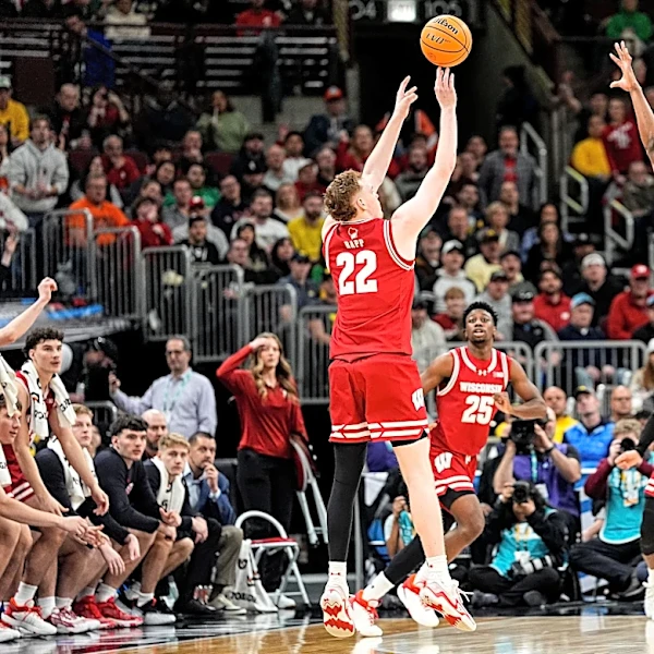 Badgers starting forward announces return after speculation