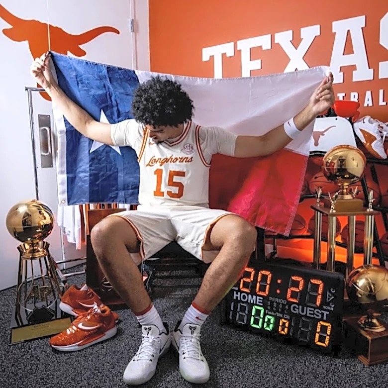 Texas lands big pledge from former TCU F David Punch