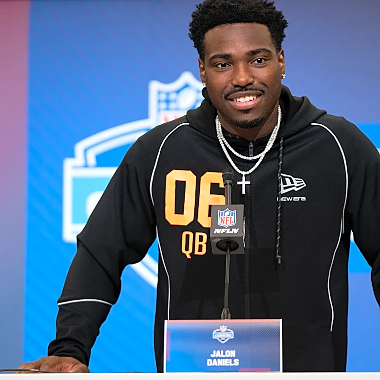 Chiefs met with Kansas quarterback Jalon Daniels. What to know