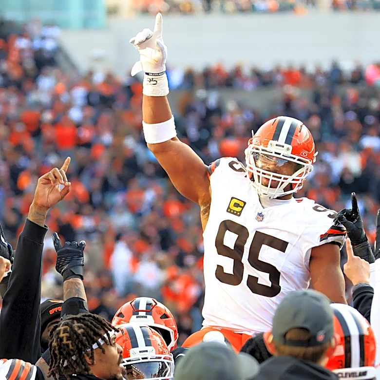 Myles Garrett’s Browns rumors: NFL Insider says 3rd option ‘more likely’ than trade