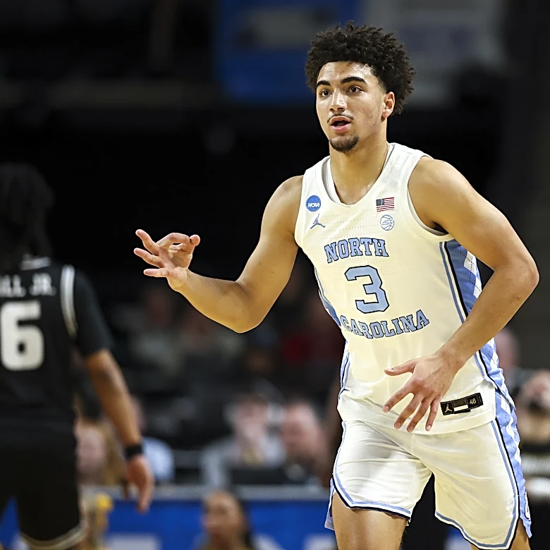 Arizona men’s basketball gets commitment from ex-North Carolina guard Derek Dixon