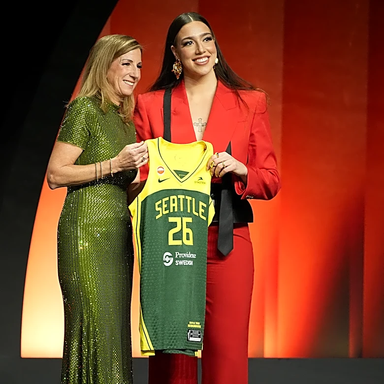 Valkyries trade 1st-round pick Flau’jae Johnson for Marta Suarez