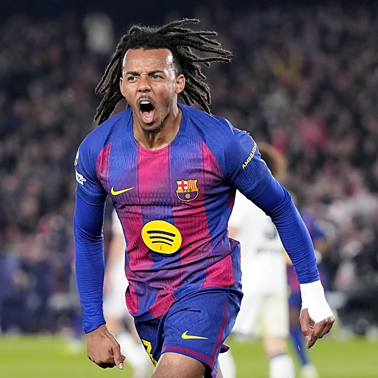 Should Jules Kounde revert back to center-back at Barcelona?