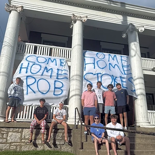 Kentucky Banner Boys spark viral recruiting movement