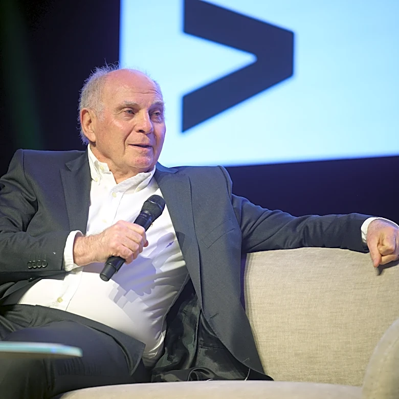 Uli Hoeneß hopeful of another Bayern Munich treble