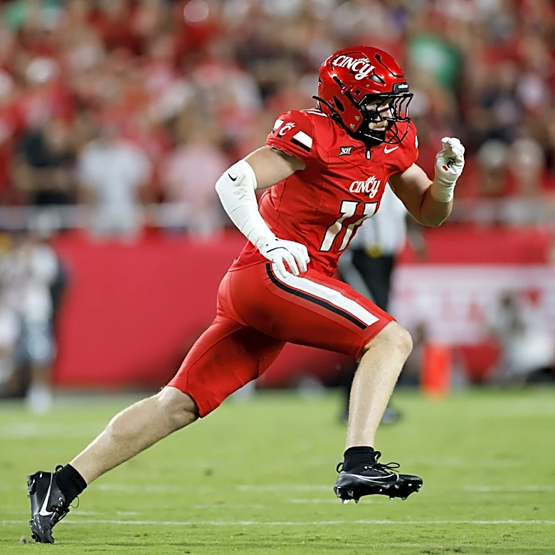 PFF believes that the Colts current biggest positional need is at starting linebacker