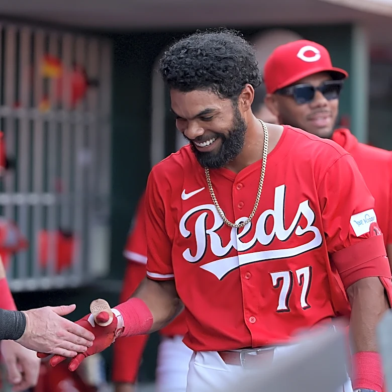 Rece Hinds starts in RF as Reds open home series against Giants