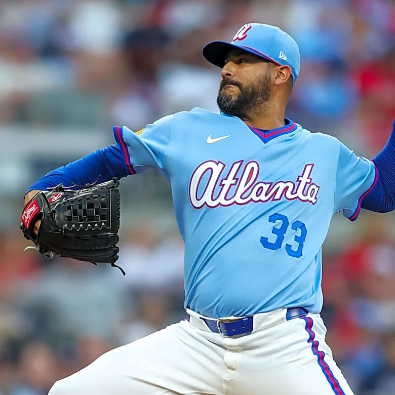 Martín Pérez clears waivers but elects free agency