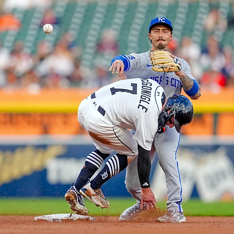 Royals offense overpowered as bullpen blows lead in 2-1 loss to Tigers